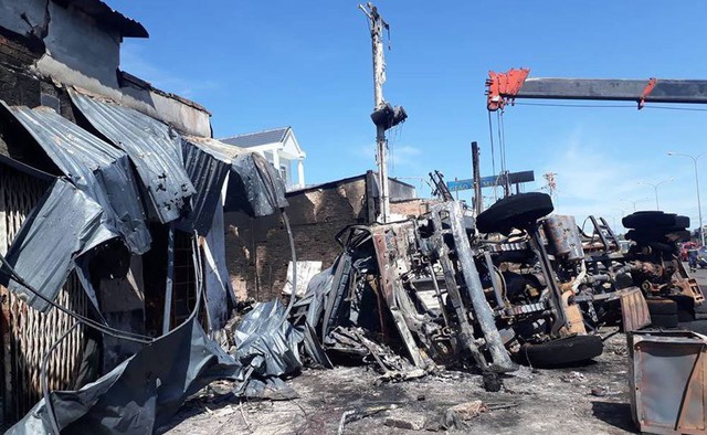 Khởi tố vụ xe bồn gây cháy khiến 6 người chết ở Bình Phước - Ảnh 1.