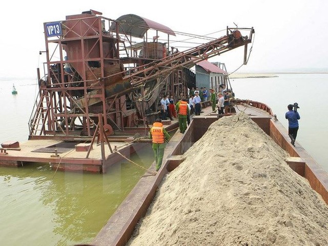 Phó Thủ tướng Trương Hòa Bình yêu cầu tăng cường kiểm tra, xử lý khai thác cát, sỏi trái phép - Ảnh 1.