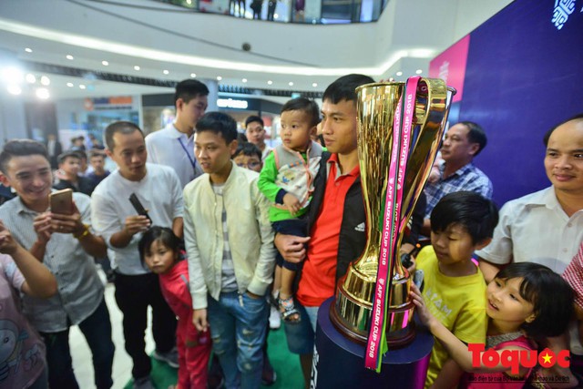 Cúp vàng AFF tới Việt Nam trước thềm AFF Suzuki Cup 2018 - Ảnh 11.