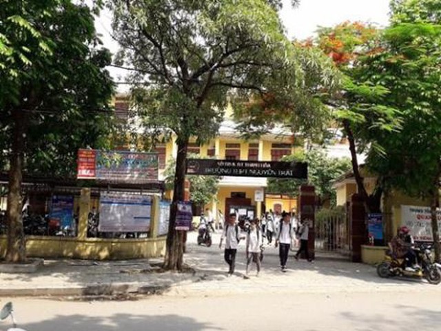 Thấy gì từ việc học sinh trường THPT Nguyễn Trãi bị kỷ luật buộc thôi học và vui vẻ đi học lại - Ảnh 1.