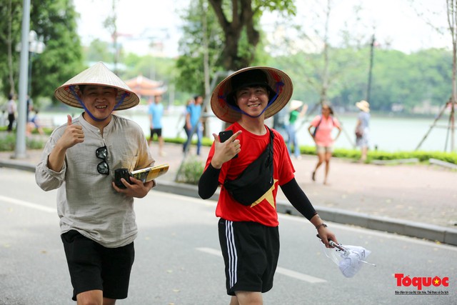 Dự báo thời tiết 1/12: Hà Nội có thời tiết đẹp, Trung Bộ, Nam Bộ có mưa dông - Ảnh 1.