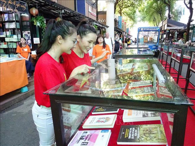 Đa dạng hoạt động tại Tuần lễ sách kỷ niệm 320 năm Sài Gòn - Chợ Lớn - Gia Định - TP. Hồ Chí Minh - Ảnh 1.
