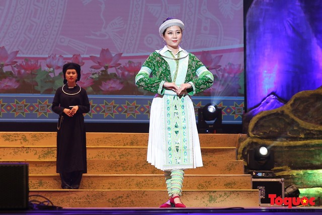 Chiêm ngưỡng màn trình diễn của các cô gái dân tộc vùng Đông Bắc trong trang phục truyền thống  - Ảnh 9.