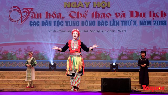 Chiêm ngưỡng màn trình diễn của các cô gái dân tộc vùng Đông Bắc trong trang phục truyền thống  - Ảnh 10.