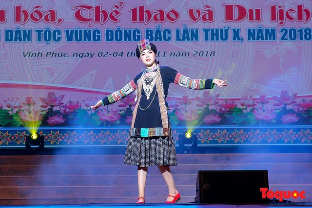 Chiêm ngưỡng màn trình diễn của các cô gái dân tộc vùng Đông Bắc trong trang phục truyền thống  - Ảnh 14.