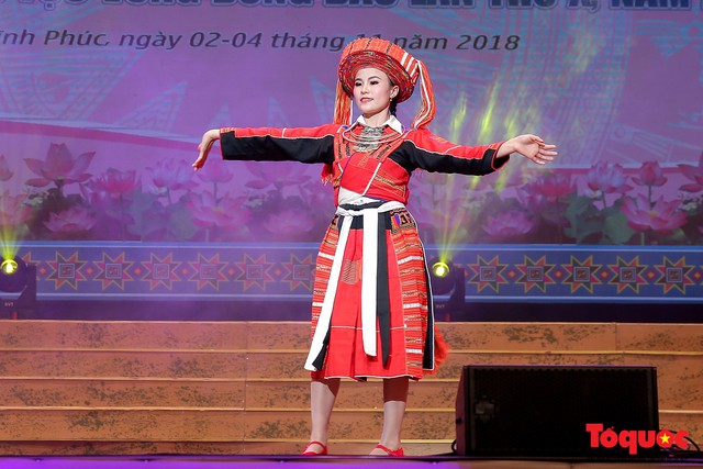 Chiêm ngưỡng màn trình diễn của các cô gái dân tộc vùng Đông Bắc trong trang phục truyền thống  - Ảnh 15.
