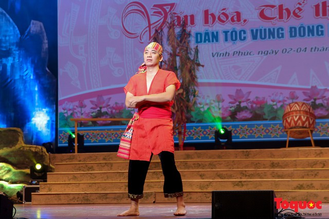 Chiêm ngưỡng màn trình diễn của các cô gái dân tộc vùng Đông Bắc trong trang phục truyền thống  - Ảnh 11.