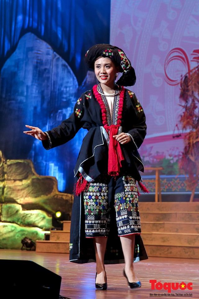 Chiêm ngưỡng màn trình diễn của các cô gái dân tộc vùng Đông Bắc trong trang phục truyền thống  - Ảnh 16.