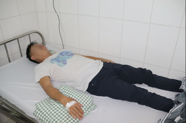 Người đàn ông dính đa chấn thương sau khi bị tạm giam ở Phú Quốc - Ảnh 1.