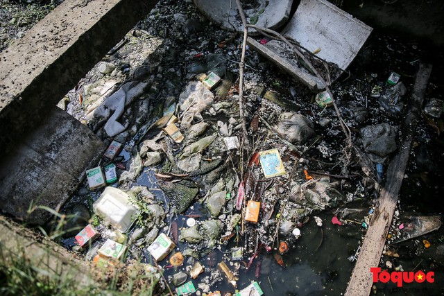 Hà Đông: Dân kêu than vì ô nhiễm rãnh nước thải nhiều năm vẫn chưa được xử lý - Ảnh 4.