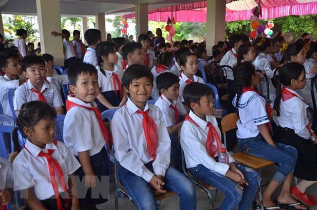 Ấm lòng nụ cười trẻ thơ trong lễ khai giảng năm học mới cho con em kiều bào ở Phnom Penh - Ảnh 1.