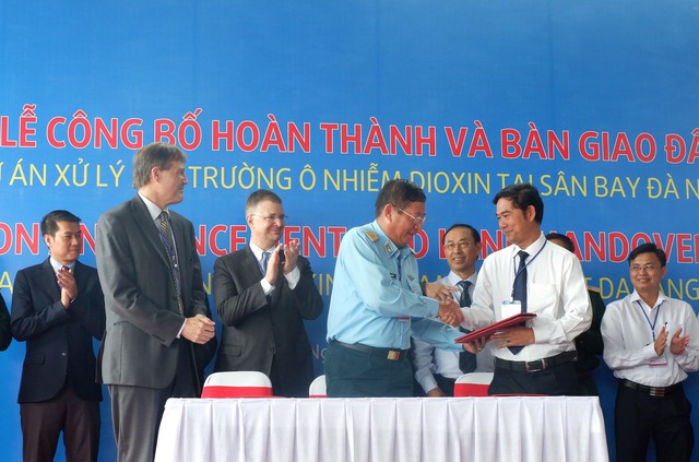 Công bố hoàn thành và bàn giao đất Dự án xử lý ô nhiễm dioxin tại sân bay Đà Nẵng - Ảnh 1.