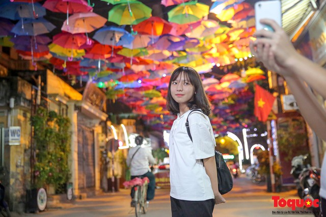 Hà Nội: Làng lụa Vạn Phúc mặc áo mới đón tuần lễ Văn hóa, Du lịch - Ảnh 7.