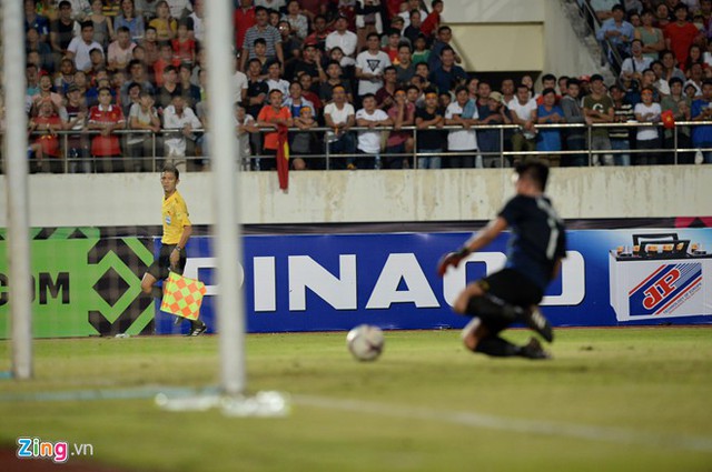 Kết thúc hiệp 1: Đội tuyển Việt Nam dẫn trước 2-0 trước Lào, Công Phượng, Anh Đức lập công - Ảnh 10.