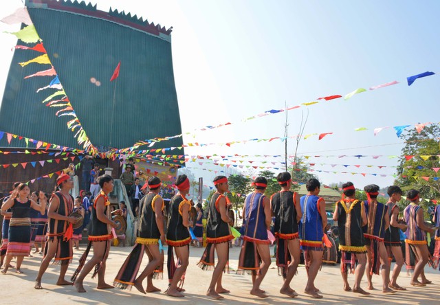 12 tỉnh tham gia Liên hoan Diễn xướng dân gian văn hóa các dân tộc khu vực Trường Sơn - Tây Nguyên lần thứ II  - Ảnh 1.
