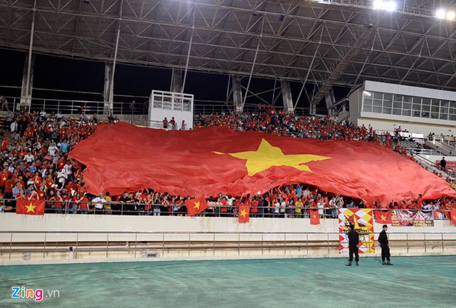 Kết thúc hiệp 1: Đội tuyển Việt Nam dẫn trước 2-0 trước Lào, Công Phượng, Anh Đức lập công - Ảnh 2.