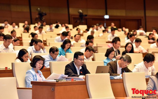 Quốc hội thông qua Nghị quyết về kế hoạch phát triển kinh tế -xã hội năm 2019 - Ảnh 1.