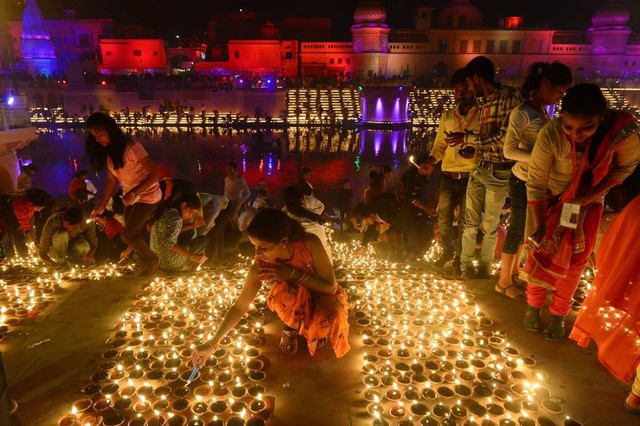Ấn Độ xác lập kỷ lục Guinness trong lễ hội ánh sáng Diwali năm nay - Ảnh 1.