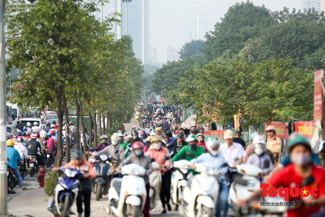 Khi nghiên cứu, Sở Giao thông, vận tải Hà Nội không loại trừ phương án sẽ đề xuất cả việc thu phí nhằm hạn chế xe máy trên một số tuyến đường - Ảnh 1.