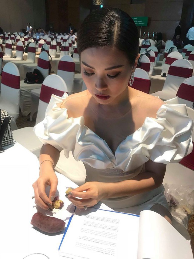 Á hậu Diễm Trang ăn khoai lang làm MC sự kiện - Ảnh 3.