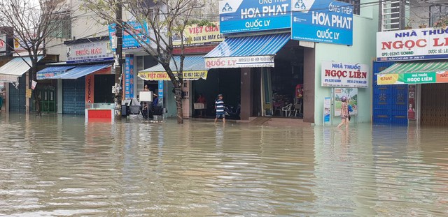 Quảng Nam nhiều nơi ngập sâu do mưa lớn - Ảnh 2.