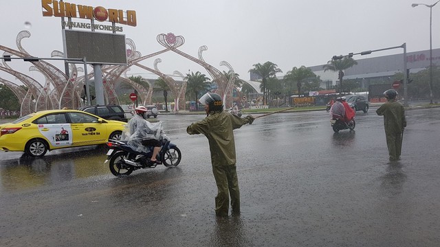 Học sinh quận trung tâm Đà Nẵng tiếp tục nghỉ học vì thời tiết - Ảnh 1.