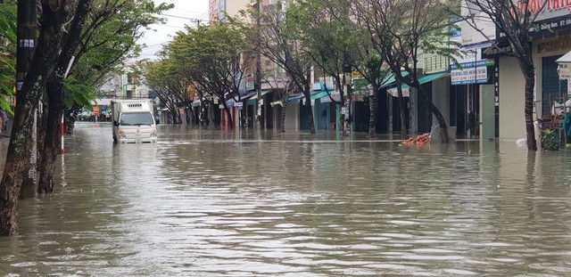 Quảng Nam nhiều nơi ngập sâu do mưa lớn - Ảnh 3.