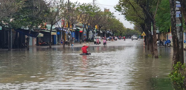Quảng Nam nhiều nơi ngập sâu do mưa lớn - Ảnh 4.