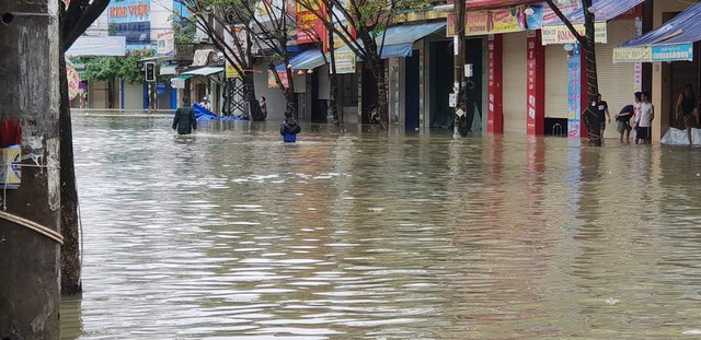 Quảng Nam nhiều nơi ngập sâu do mưa lớn - Ảnh 6.