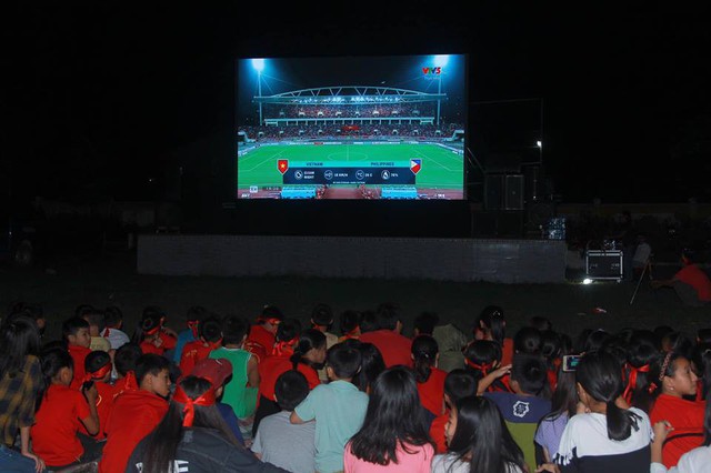 Nhiều tỉnh/thành phố tổ chức xem chung kết lượt đi AFF Cup Việt Nam - Malaysia - Ảnh 5.