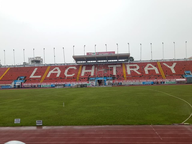 Sân vận động Lạch Tray lắp màn hình khủng sẵn sàng cho trận chung kết lượt đi AFF Cup 2018 - Ảnh 1.