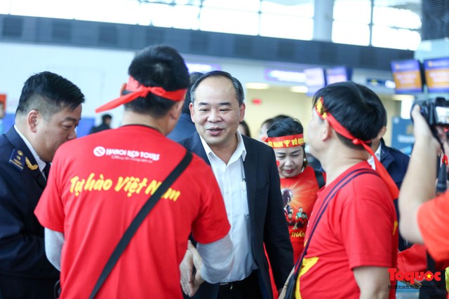 Chủ tịch VFF Lê Khánh Hải lên đường tới Malaysia tiếp lửa cho Đội tuyển Quốc gia Việt Nam - Ảnh 2.
