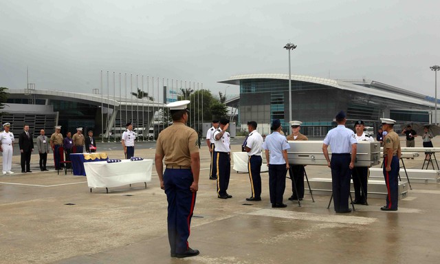 Lễ hồi hương hài cốt quân nhân Mỹ lần thứ 147 tại sân bay quốc tế Đà Nẵng - Ảnh 2.