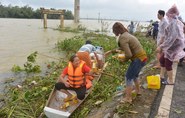 Nhiều nơi ở Quảng Nam vẫn bị ngập, chiều nay hồ Phú Ninh xả lũ - Ảnh 2.