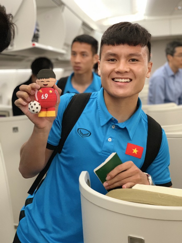 Đội tuyển Việt Nam được tặng món quà bất ngờ trên chuyến bay của Vietnam Airlines - Ảnh 10.
