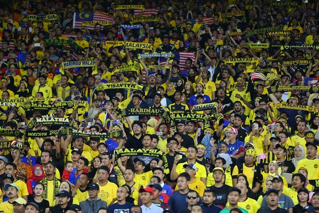 Liên đoàn bóng đá ASEAN quyết làm căng vụ quá tải khán giả trong trận chung kết lượt đi - Ảnh 1.