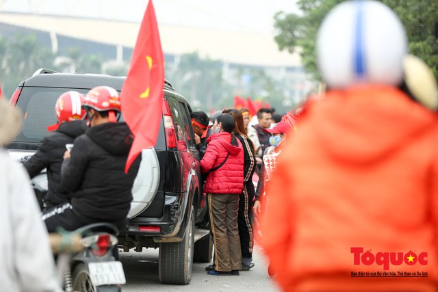 Mua 11 bán 17, dân phe tha hồ hét giá khi vé chung kết vô cùng khan hiếm - Ảnh 6.