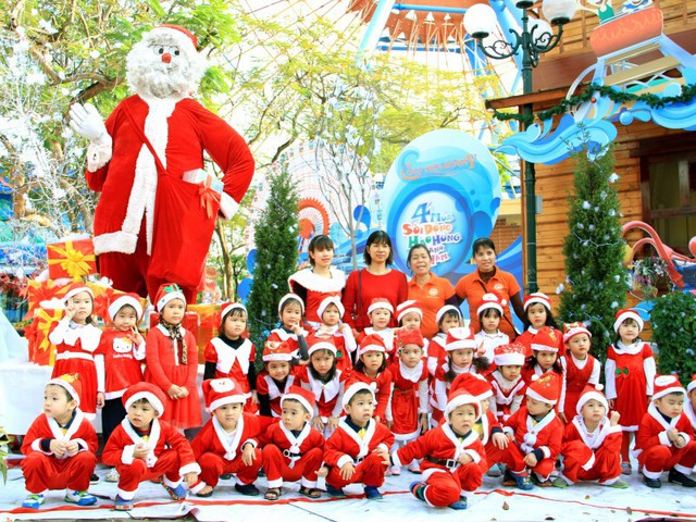 Những địa điểm đón Giáng sinh hấp dẫn ở Hà Nội và TPHCM - Ảnh 3.