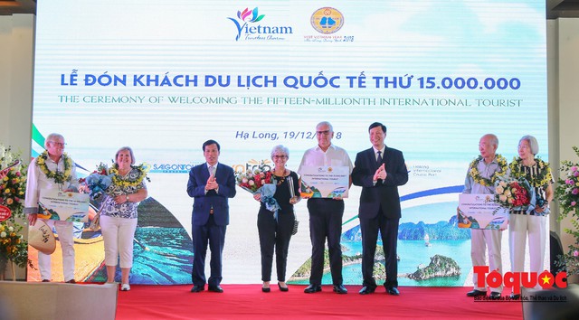 Việt Nam đón vị khách quốc tế thứ 15 triệu, hoàn thành mục tiêu lớn - Ảnh 2.