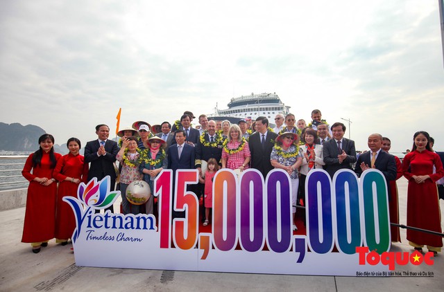 Vị khách thứ 15 triệu: Chắc chắn tôi sẽ trở lại Việt Nam nhiều lần nữa  - Ảnh 15.