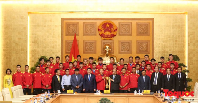 Thật bất ngờ món quà của Thủ tướng dành tặng Đội tuyển bóng đá Việt Nam, Bầu Hiển tặng 3 tỷ - Ảnh 9.