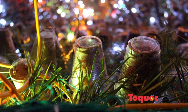 Nghệ An: Độc đáo cây thông Giáng sinh làm từ 8.000 giỏ hành tăm - Ảnh 6.