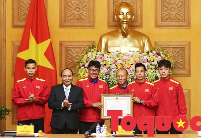 Thủ tướng: Chức vô địch AFF Cup của đội tuyển Việt Nam là thành công từ sự nỗ lực, đoàn kết - Ảnh 3.
