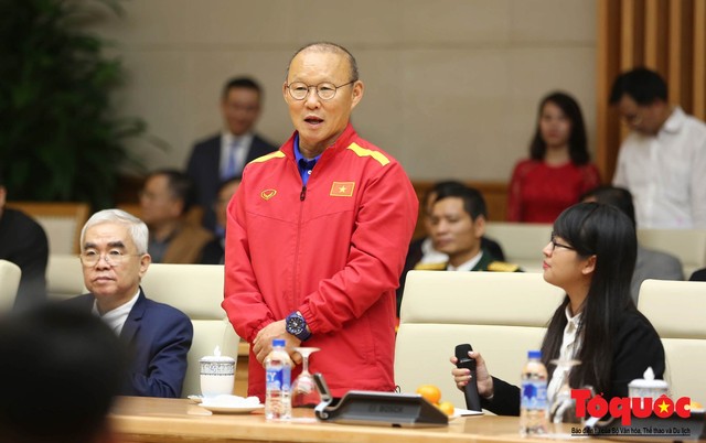 Thủ tướng Nguyễn Xuân Phúc: Đội tuyển Việt Nam là gam màu rất sáng đối với niềm tin của nhân dân trong phát triển thể thao của đất nước - Ảnh 4.