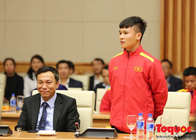 Thủ tướng Nguyễn Xuân Phúc: Đội tuyển Việt Nam là gam màu rất sáng đối với niềm tin của nhân dân trong phát triển thể thao của đất nước - Ảnh 5.