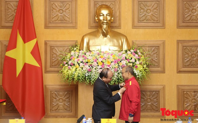 Thủ tướng Nguyễn Xuân Phúc: Đội tuyển Việt Nam là gam màu rất sáng đối với niềm tin của nhân dân trong phát triển thể thao của đất nước - Ảnh 7.