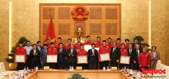 Thủ tướng Nguyễn Xuân Phúc: Đội tuyển Việt Nam là gam màu rất sáng đối với niềm tin của nhân dân trong phát triển thể thao của đất nước - Ảnh 11.