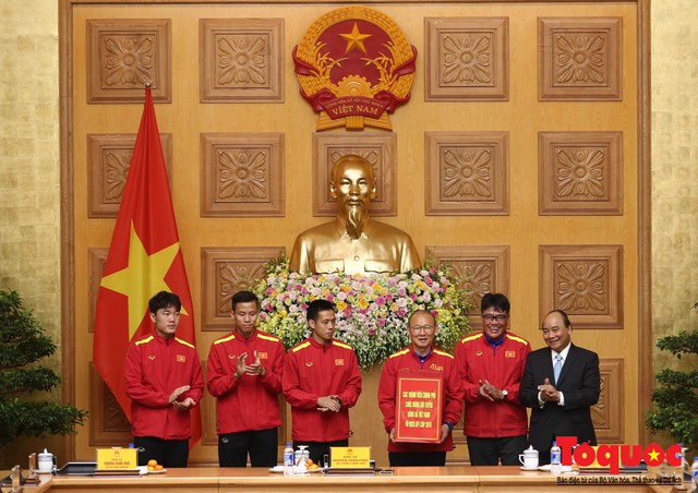 Thủ tướng Nguyễn Xuân Phúc: Đội tuyển Việt Nam là gam màu rất sáng đối với niềm tin của nhân dân trong phát triển thể thao của đất nước - Ảnh 14.