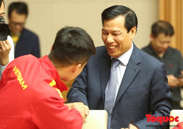 Thủ tướng Nguyễn Xuân Phúc: Đội tuyển Việt Nam là gam màu rất sáng đối với niềm tin của nhân dân trong phát triển thể thao của đất nước - Ảnh 24.