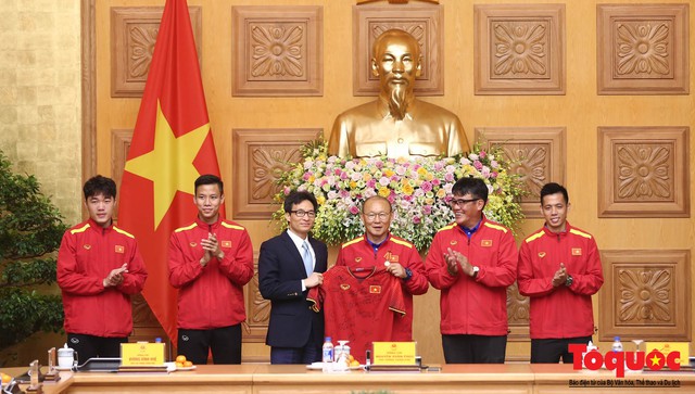 Thủ tướng Nguyễn Xuân Phúc: Đội tuyển Việt Nam là gam màu rất sáng đối với niềm tin của nhân dân trong phát triển thể thao của đất nước - Ảnh 20.